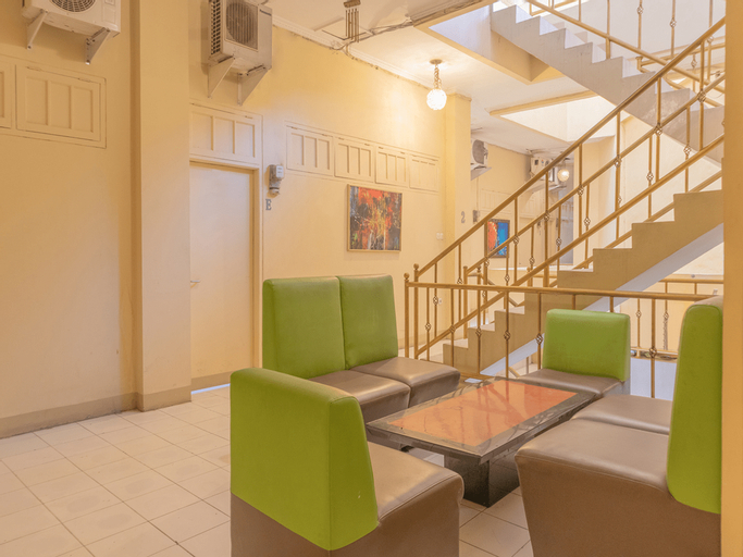 OYO 1111 Passer Baroe Inn Near RS Siloam Pasar Baru, Central Jakarta