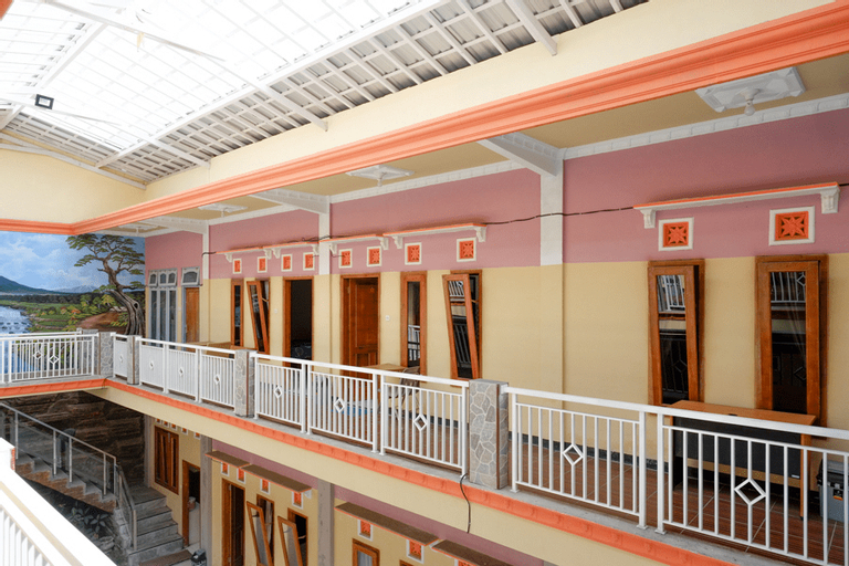 Exterior & Views 4, RedDoorz near Desa Wisata Tambi Dieng, Wonosobo