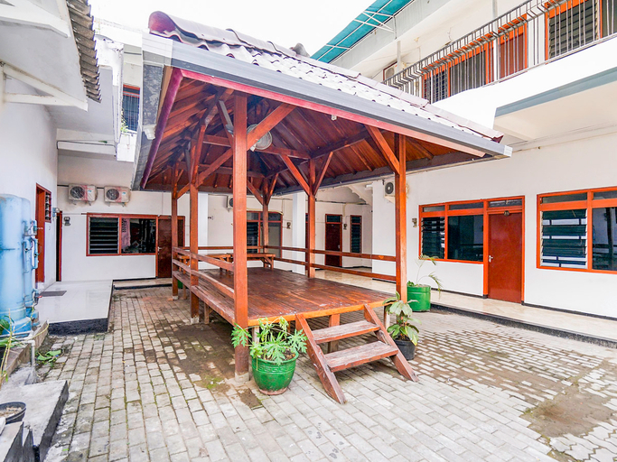 Exterior & Views 2, Merapi Inn Syariah by ecommerceloka, Surabaya
