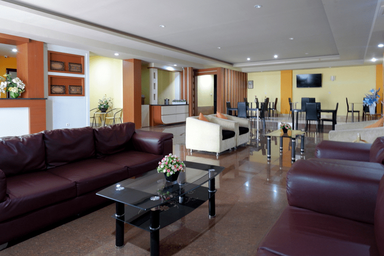 Public Area 2, RedDoorz Plus @ Cameloan Hotel Palu, Palu
