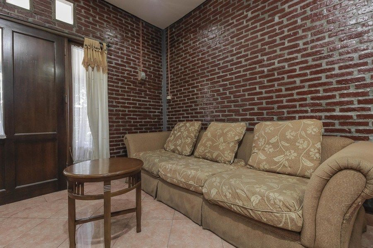 Public Area 3, RedDoorz Plus @ Ampera Raya, South Jakarta