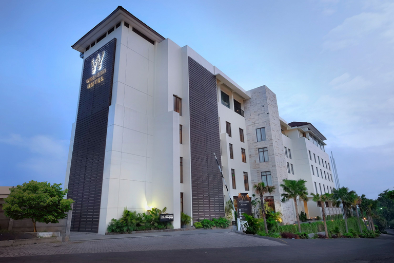 Exterior & Views 15