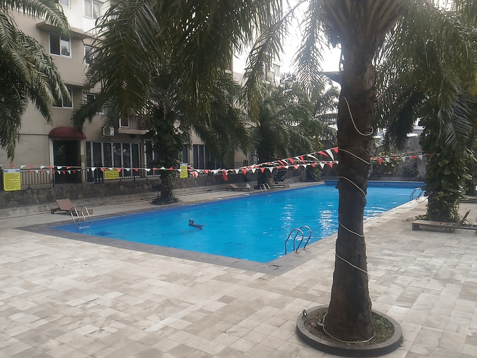 Sport & Beauty 4, Pool View 2BR Mutiara Bekasi Apartment By Travelio, Bekasi