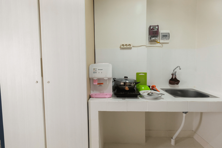 Bedroom 2, Cozy Studio with City View at Elvis Tower Apartment By Travelio, Cikarang