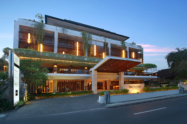 Exterior & Views