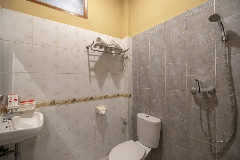 Bathroom 5, Dante Guesthouse, Gianyar