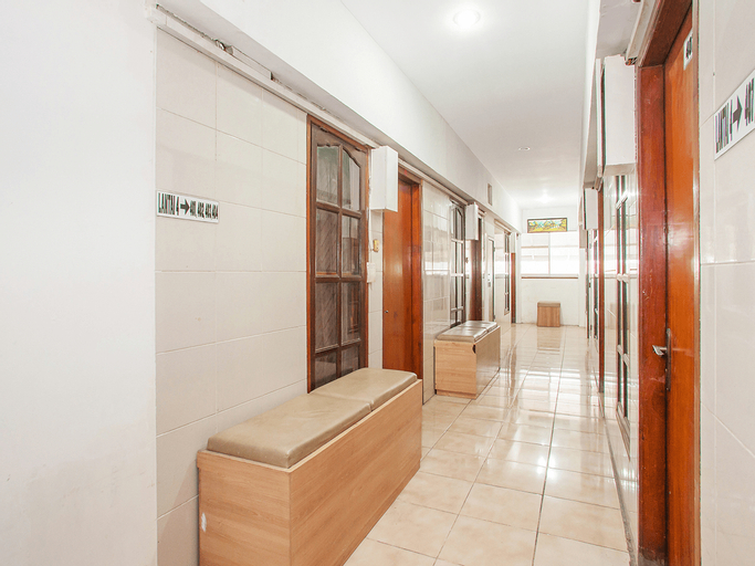 OYO 164 Ang'S Residence, Surabaya
