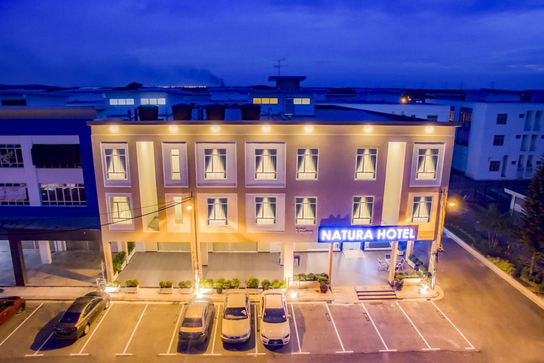 Exterior & Views 19