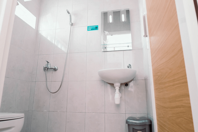 Bathroom 3, Villa Azkia - 4 Bedrooms, Malang