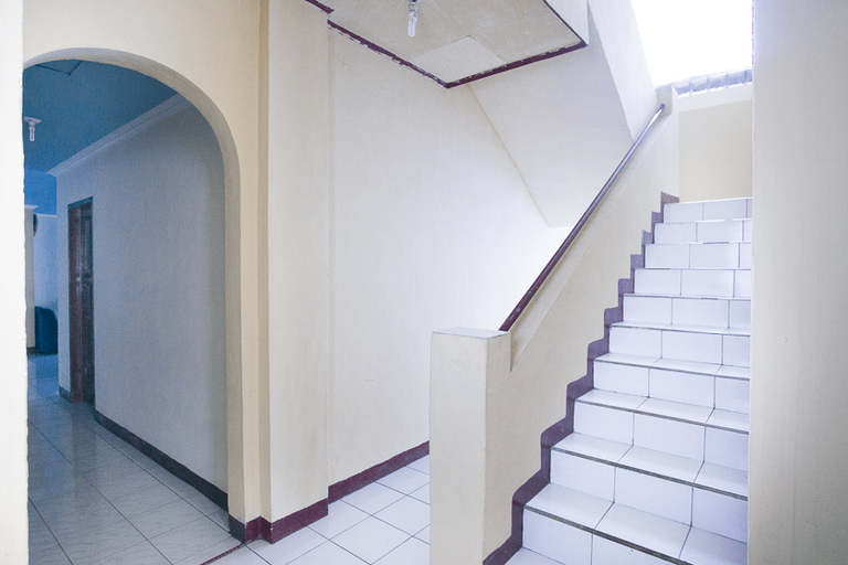 Public Area 2, RedDoorz Plus near Pelabuhan Bitung, Bitung