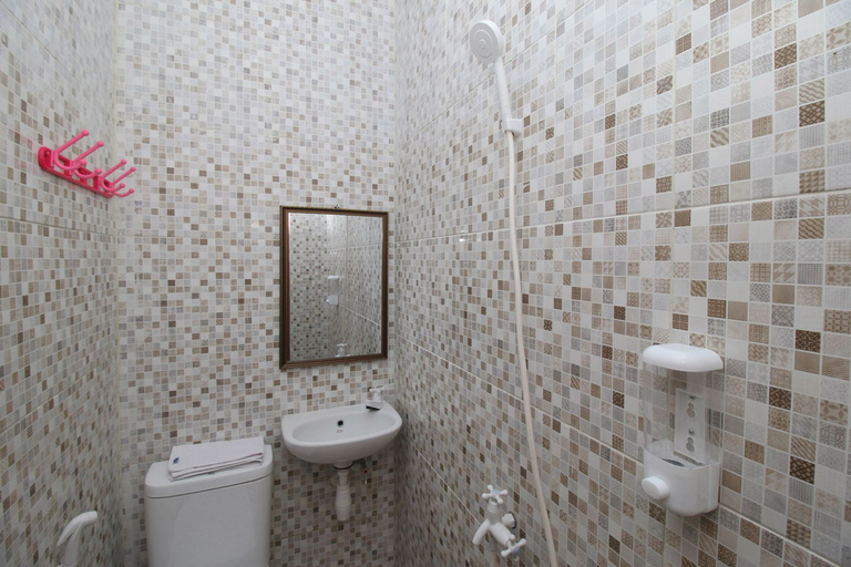Bathroom 4, Hotel Syariah Mama at Kutajaya, Tangerang