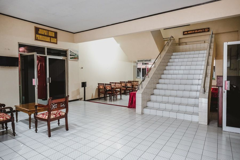 Public Area 2, RedDoorz @ Ungaran, Semarang
