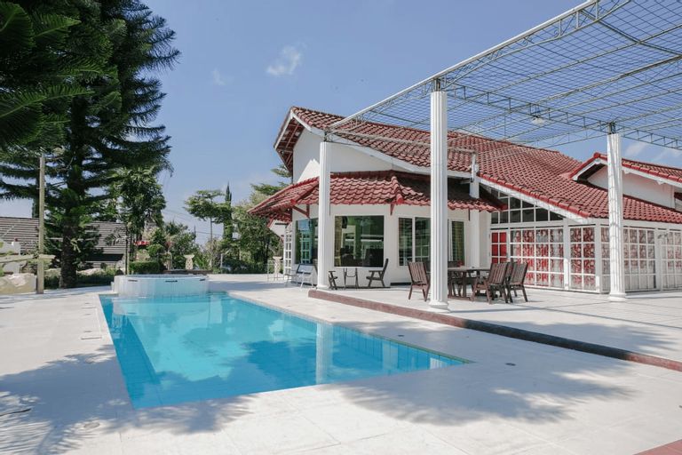 Exterior & Views 19