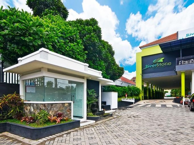 Exterior & Views 16