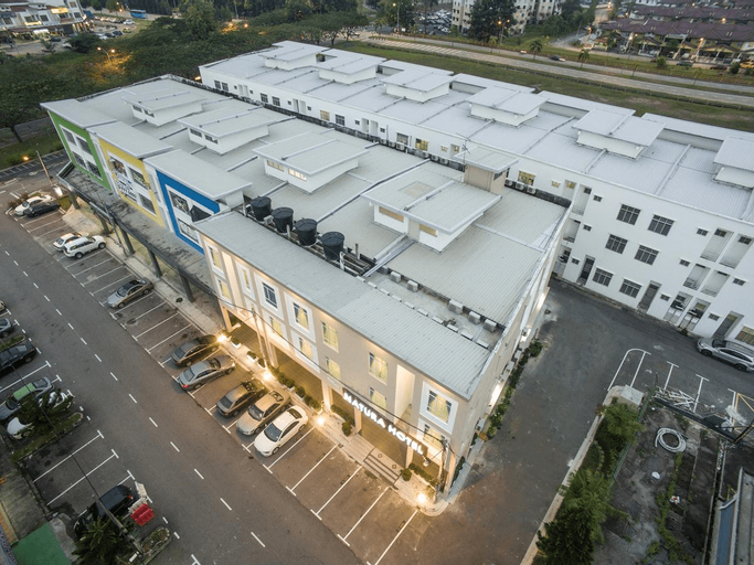 Exterior & Views 18