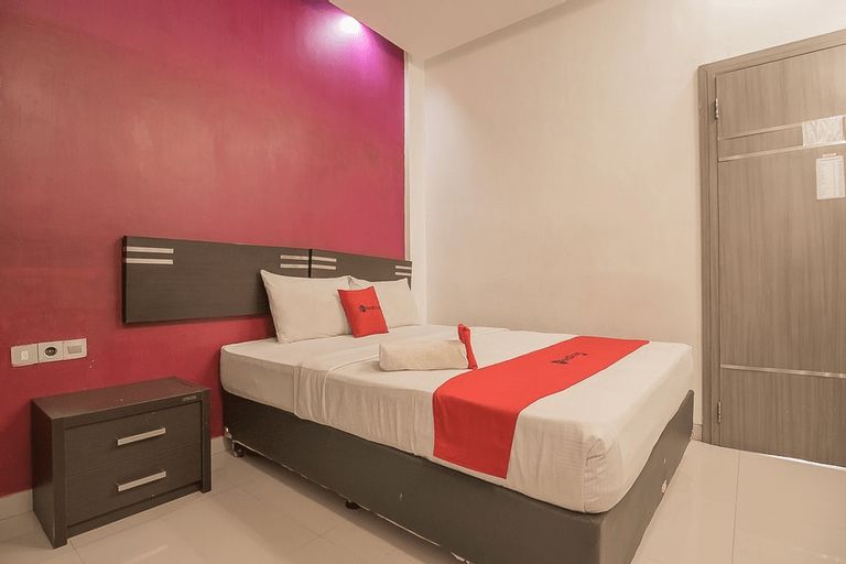 RedDoorz Plus near Undip Pleburan, Semarang