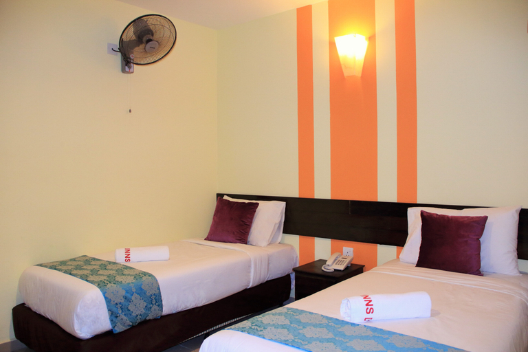 Sun Inns Hotel Pasir Penambang - Tap to explore photos