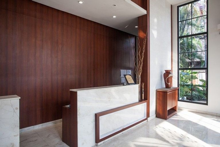 RedDoorz Premium @ Raya Nginden, Surabaya