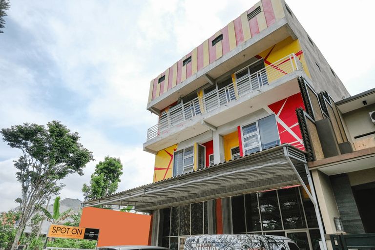 SPOT ON 2387 Bukit Cemara Tidar Family, Malang