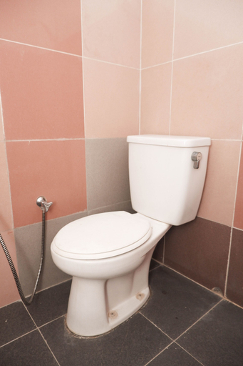 Bathroom 4, OYO 682 Ceria Homestay Syariah, Semarang