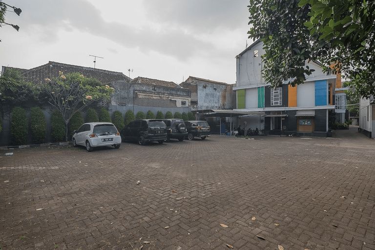 Exterior & Views 2, RedDoorz @ Hotel Arimbi Dewi Sartika Baru, Bandung