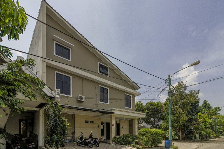 RedDoorz Plus near Lippo Cikarang Mall, Cikarang