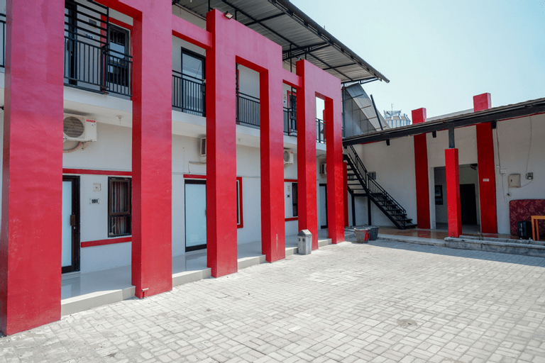 RedDoorz Syariah near Alun Alun Tegal  Tegal Booking Murah tiket com