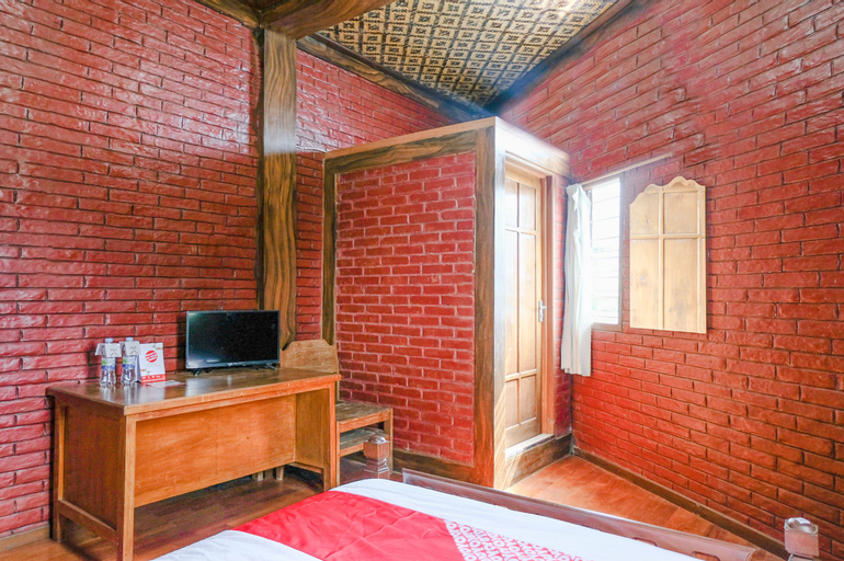 OYO 774 Villa 007 Sengkaling, Malang