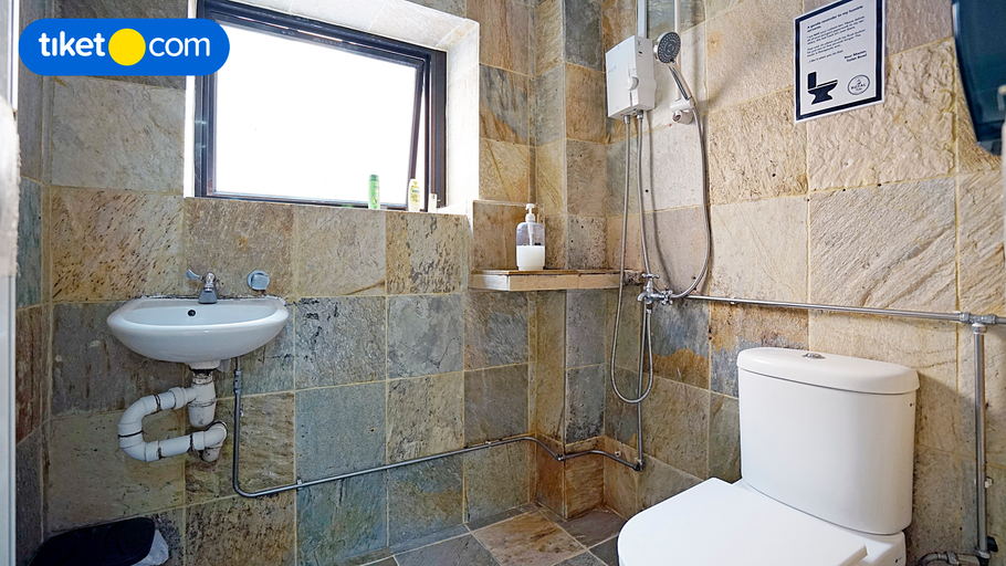 Royal Lodge - Bathroom
