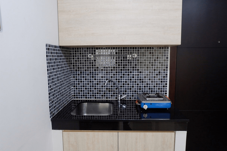 Close to Pool Studio Apartment Sky Terrace at Daan Mogot Baru By Travelio, Jakarta Barat