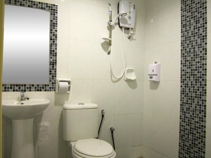Bathroom 5, Sun Inns Hotel D Mind 1, Seri Kembangan