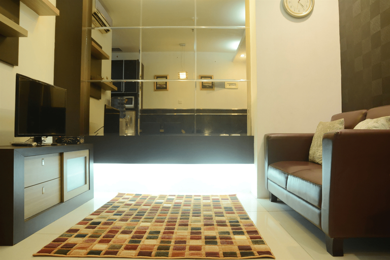 Near Shopping Center 1BR Apartment Cosmo Residence By Travelio, Central Jakarta