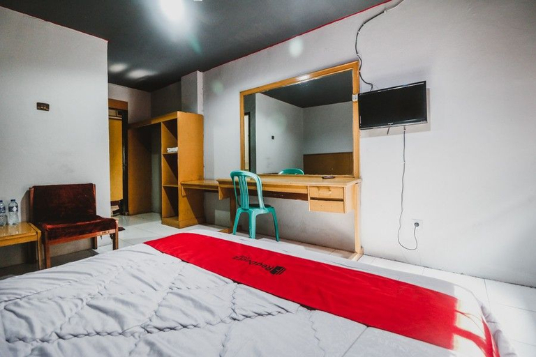 Bedroom 4, RedDoorz Plus near RSCM Jakarta, Central Jakarta