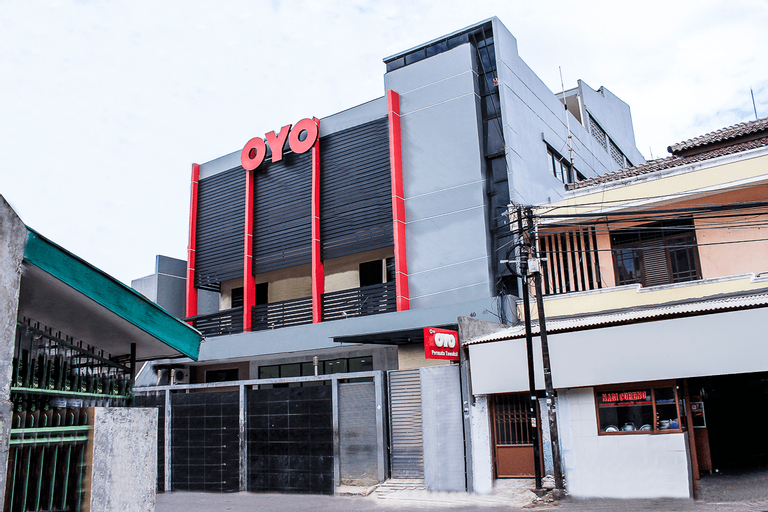 Exterior & Views 2, OYO 137 Permata Tawakal, West Jakarta
