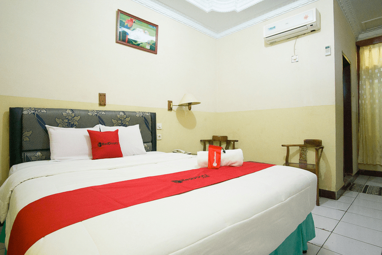 Bedroom 3, RedDoorz Plus near Pelabuhan Bitung, Bitung