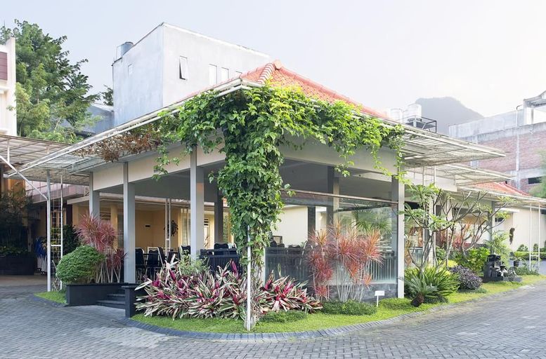 Exterior & Views 14