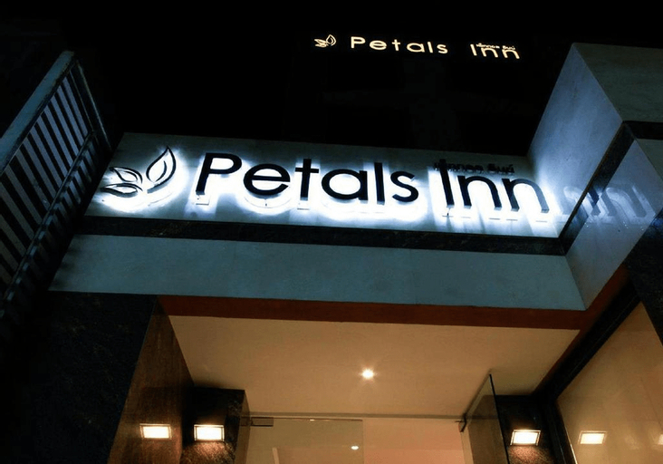 Petals Inn, Khlong Toey