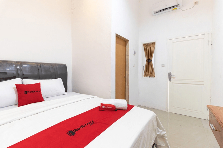 Bedroom 3, RedDoorz @ Medan Johor, Medan