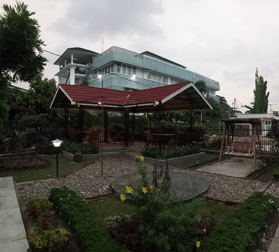 Exterior & Views 7