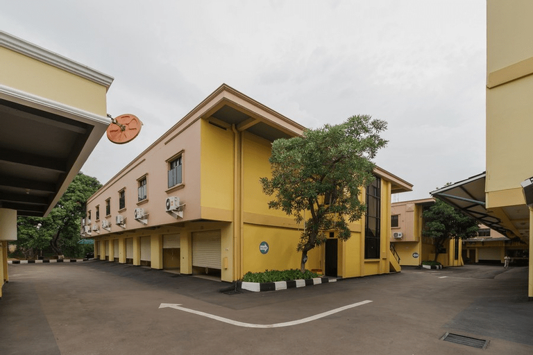 RedDoorz Plus near Dunia Fantasi Ancol, North Jakarta