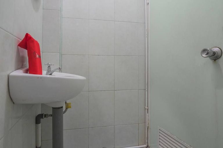RedDoorz near Gajah Mada Pontianak, Pontianak