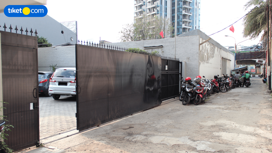 Exterior & Views 14