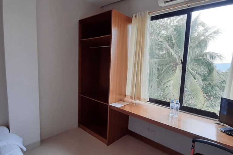 Exterior & Views 2, RedDoorz Plus @ Bitung City Center, Bitung