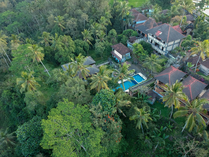 Exterior & Views 21