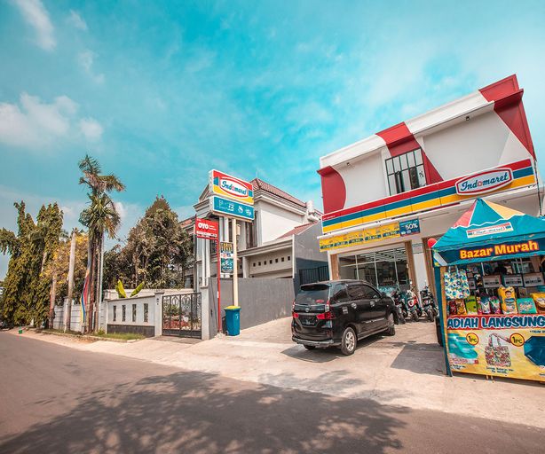 OYO 842 Arafuru Residence Near Rs Duren Sawit, Jakarta Timur
