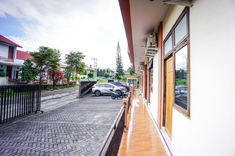 OYO 1693 Edward Residence Malalayang, Manado