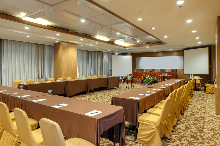 Business Facilities 9