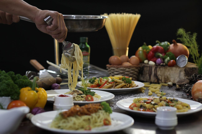 Megaland Hotel Solo - Food & Drinks