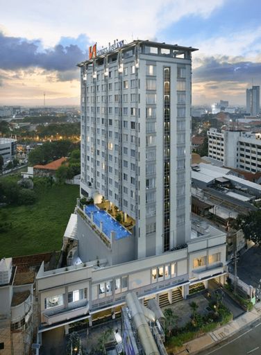 Exterior & Views 17