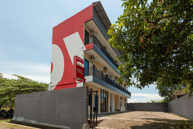 Exterior & Views 2, OYO 588 Richmond Guest House, Cirebon